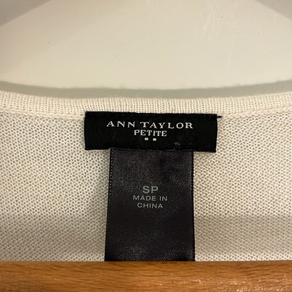 ANN TAYLOR Asymmetrical Wool Crew Sweater Lightweight Black Ivory Women’s Small - Picture 4 of 6